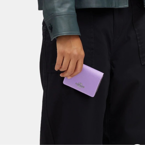 Coach 
MINI WALLET ON A CHAIN WITH SIGNATURE CANVAS INTERIOR - Picture 8 of 8